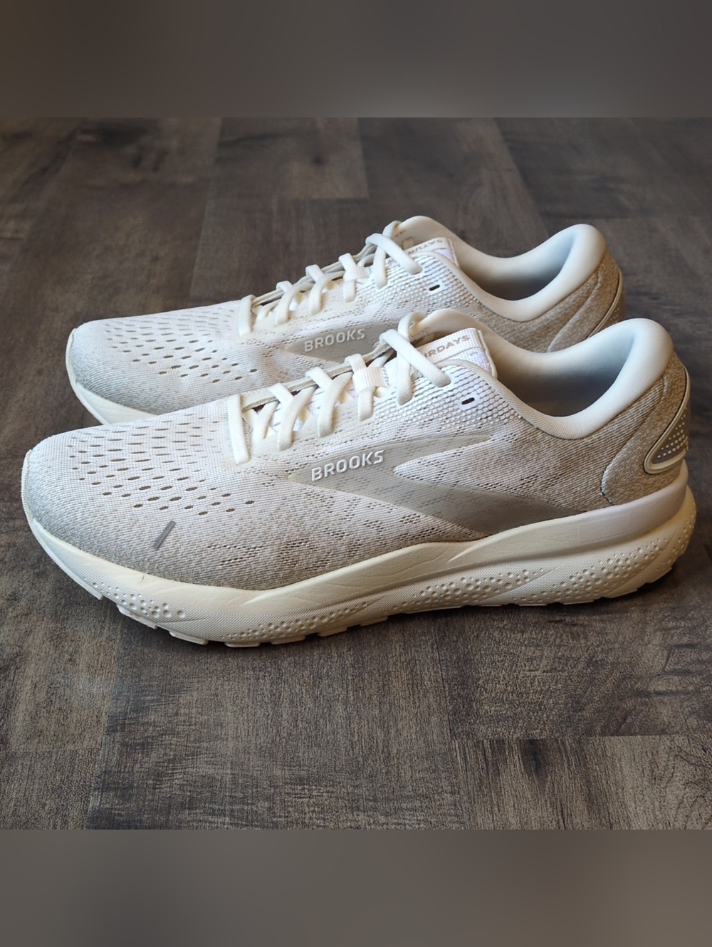 Brooks Saturdays NYC Womens Ghost 16 Ivory Road Running Shoes Size 11.5 B